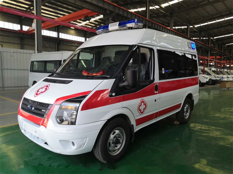 福特V348短軸中頂監(jiān)護型救護車